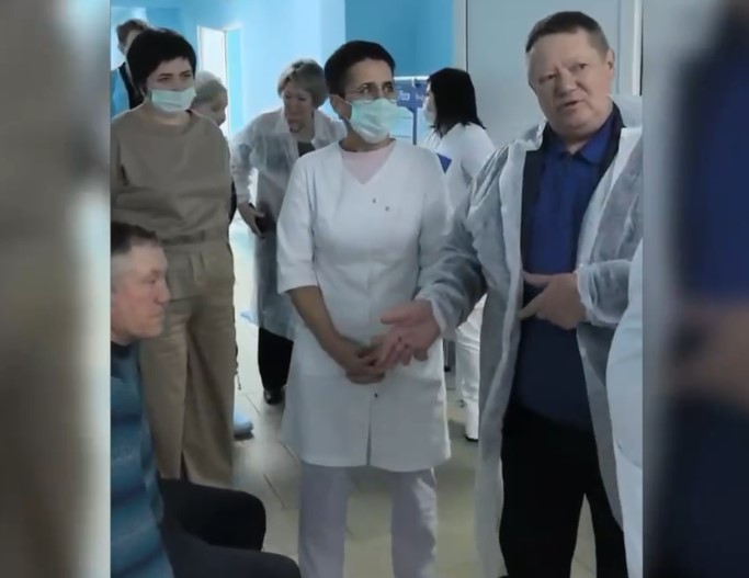 Панков обозначил пути решения проблемы с нехваткой врачей в саратовских селах